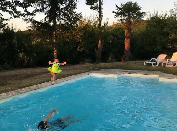 Hostel Domaine Des Pruniers *