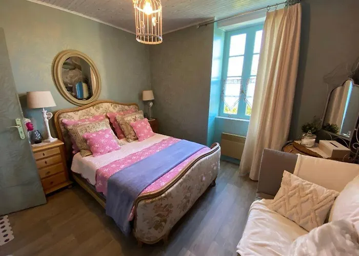 Domaine Des Pruniers Hostel *