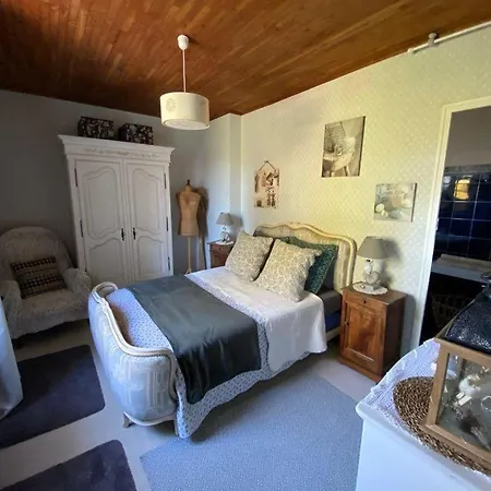 Domaine Des Pruniers Hostel