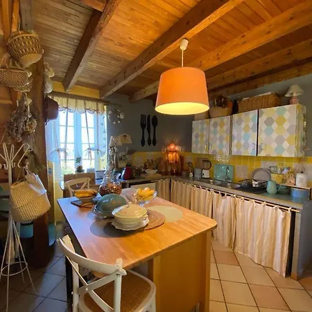 Hostel Domaine Des Pruniers *