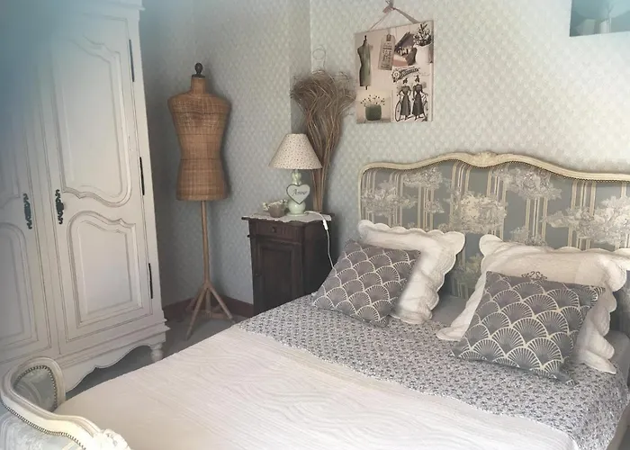 Domaine Des Pruniers 호스텔 *