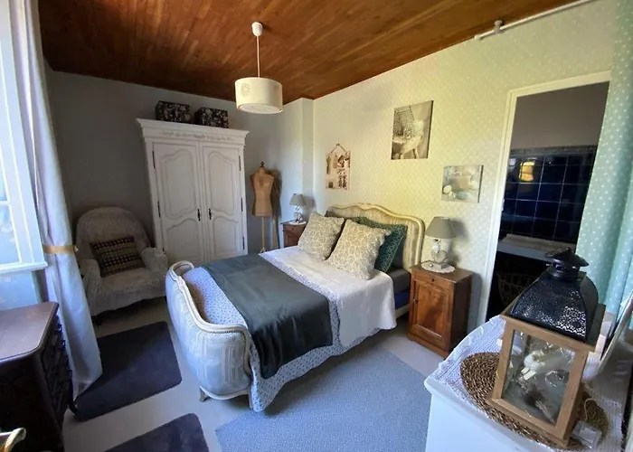 Domaine Des Pruniers 호스텔