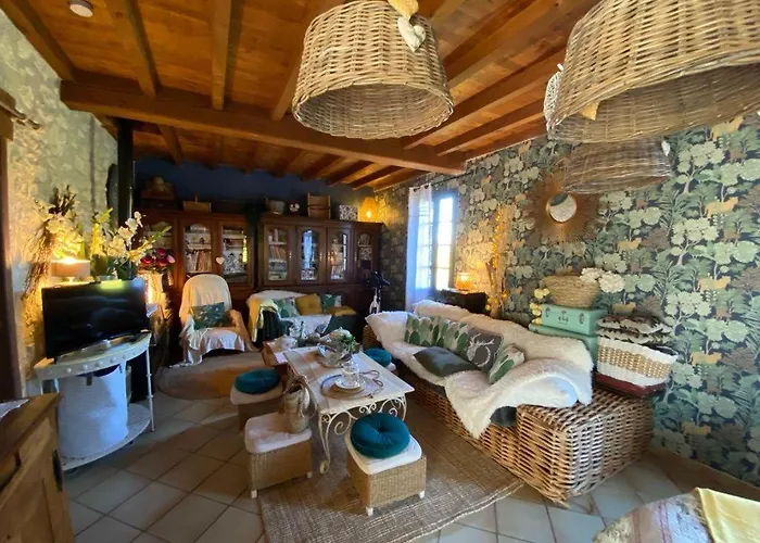 호스텔 Domaine Des Pruniers Valeilles